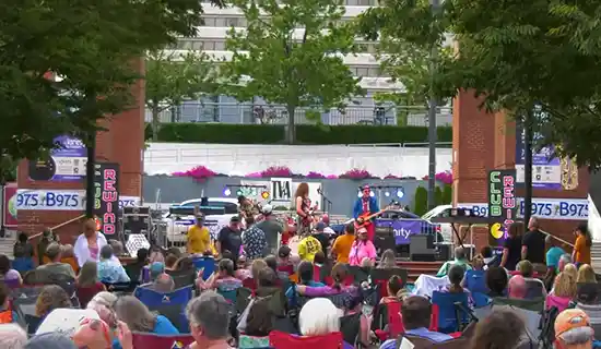 Weekly live music returns to Market Square, Knoxville 